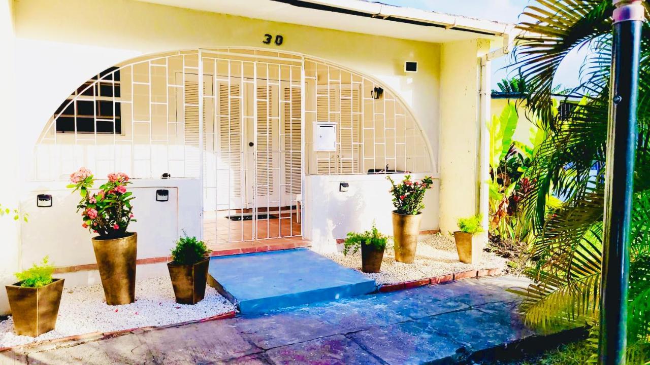 Sugalove Villa 30 Flamboyant Ave Saint James Exteriér fotografie